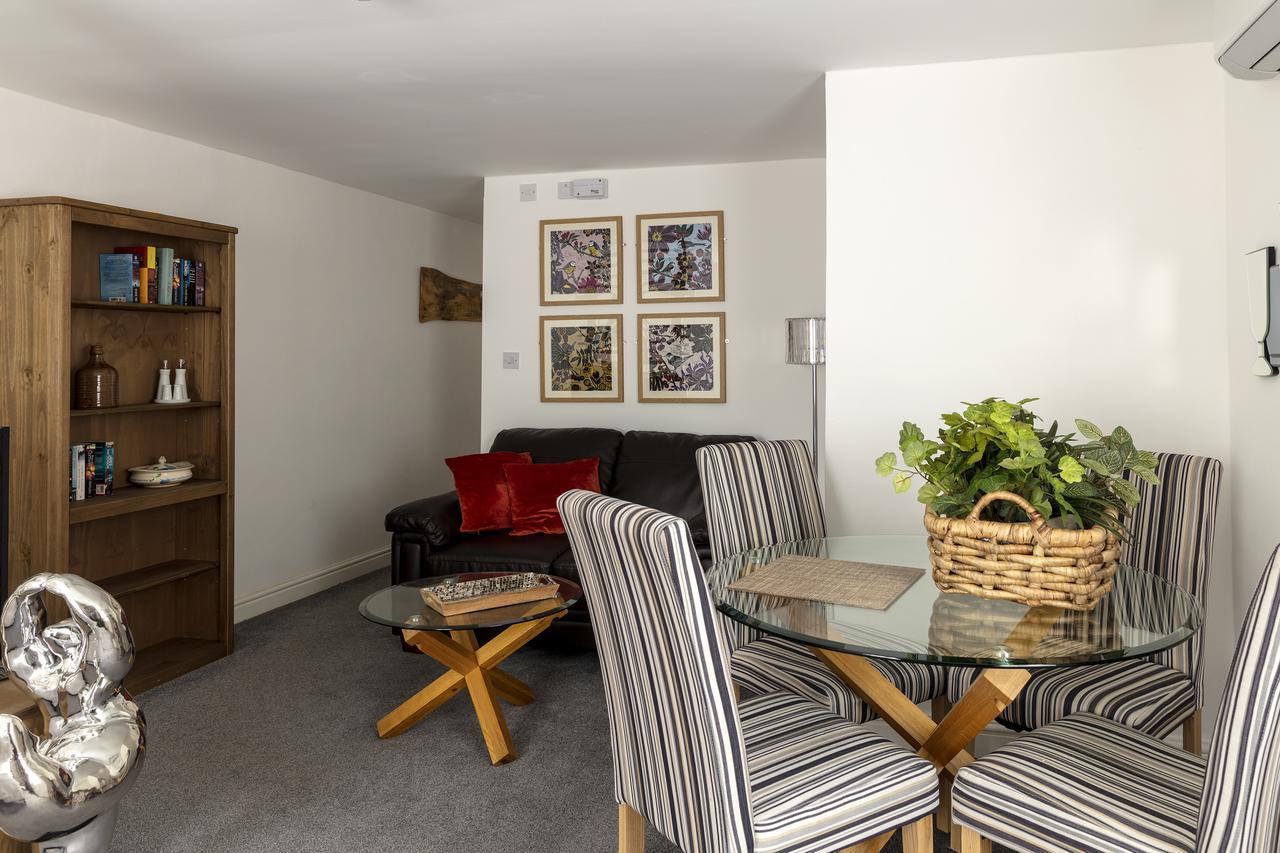 River Court Apartments Lets CBG Esterno foto
