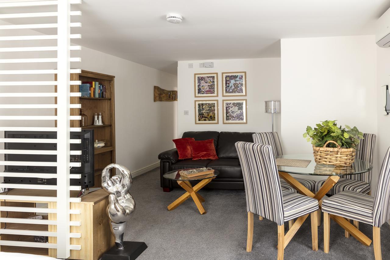 River Court Apartments Lets CBG Esterno foto