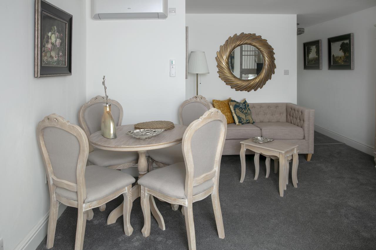 River Court Apartments Lets CBG Esterno foto