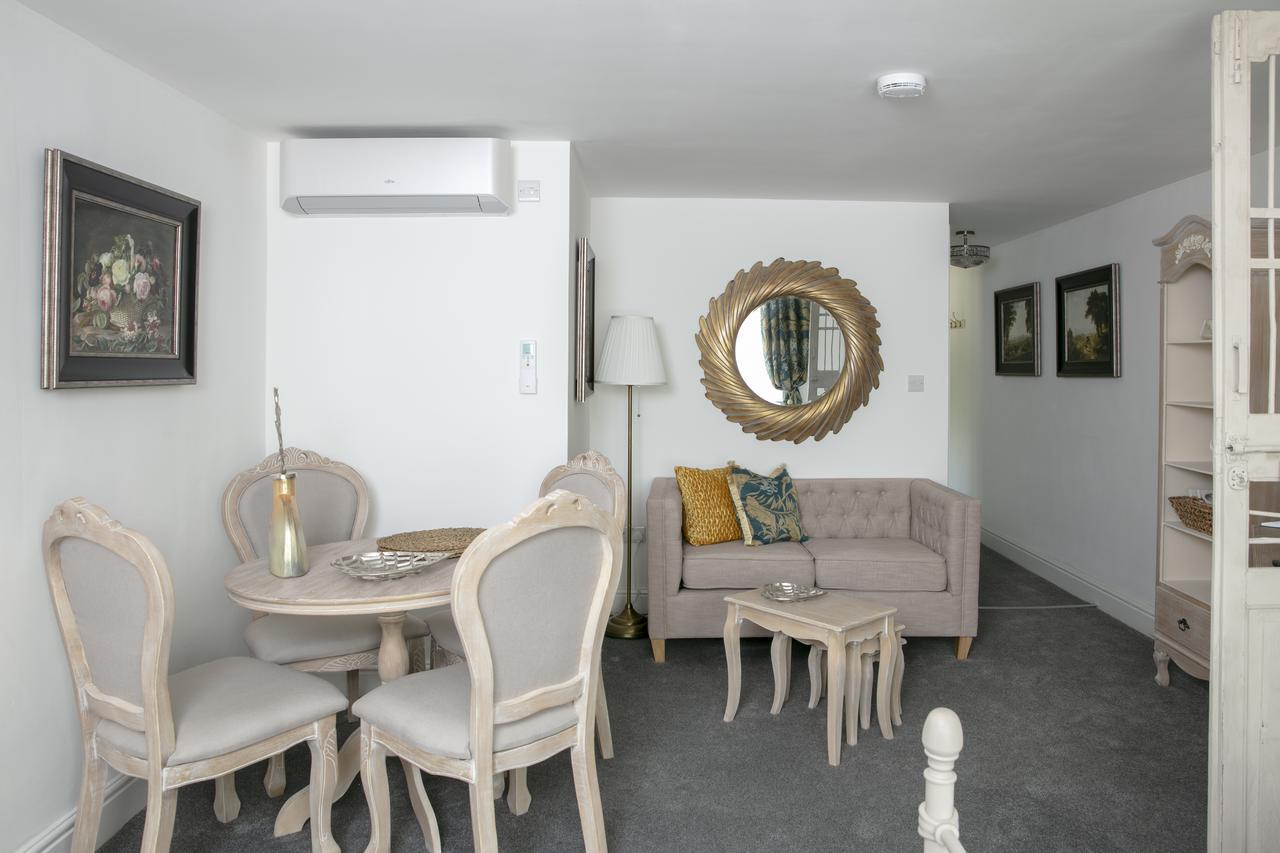 River Court Apartments Lets CBG Esterno foto