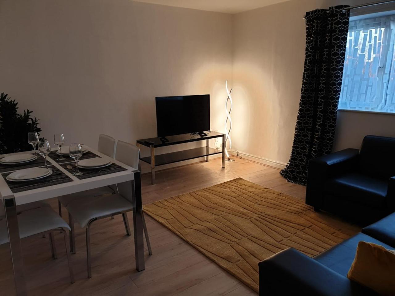 River Court Apartments Lets CBG Esterno foto